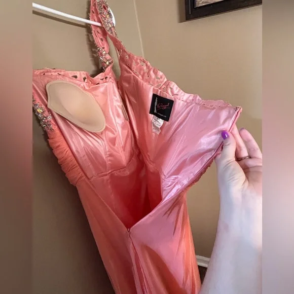 MacDuggal Women’s prom/formal dress size 10 - Picture 12 of 15